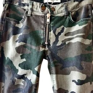 Elizabeth and James Cooper Camouflage Skinny Jeans

size 27